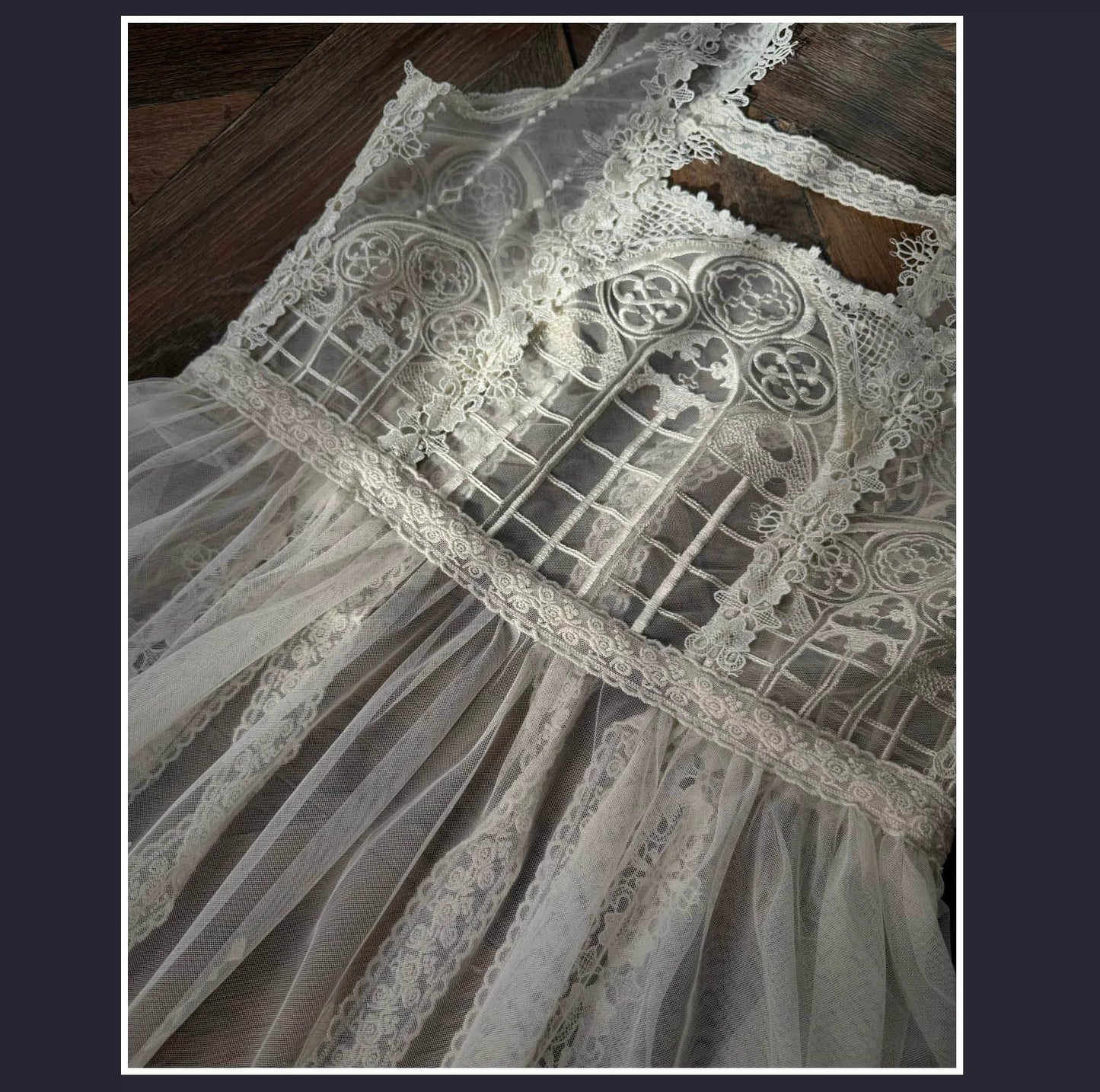 SUSIN~Night Traveler~Classic and Elegant Gothic Dress with Colorful Window Prints