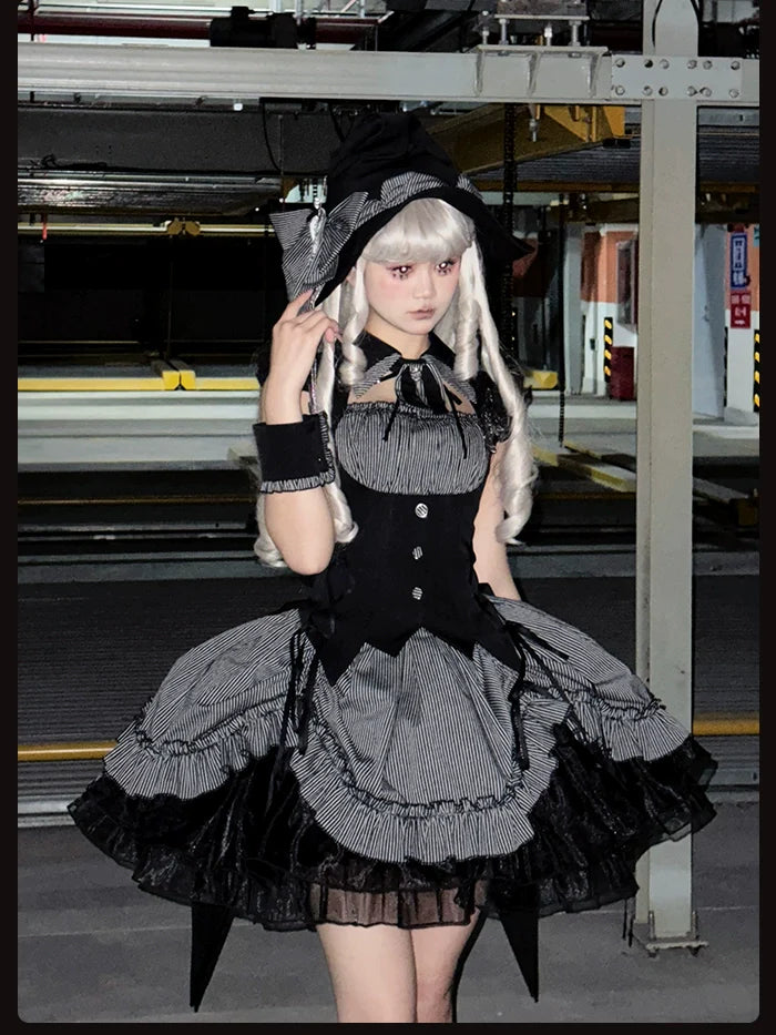 Alice Girl~Lolita Potion~Gothic Lolita Cuffs and Embroidered Badge